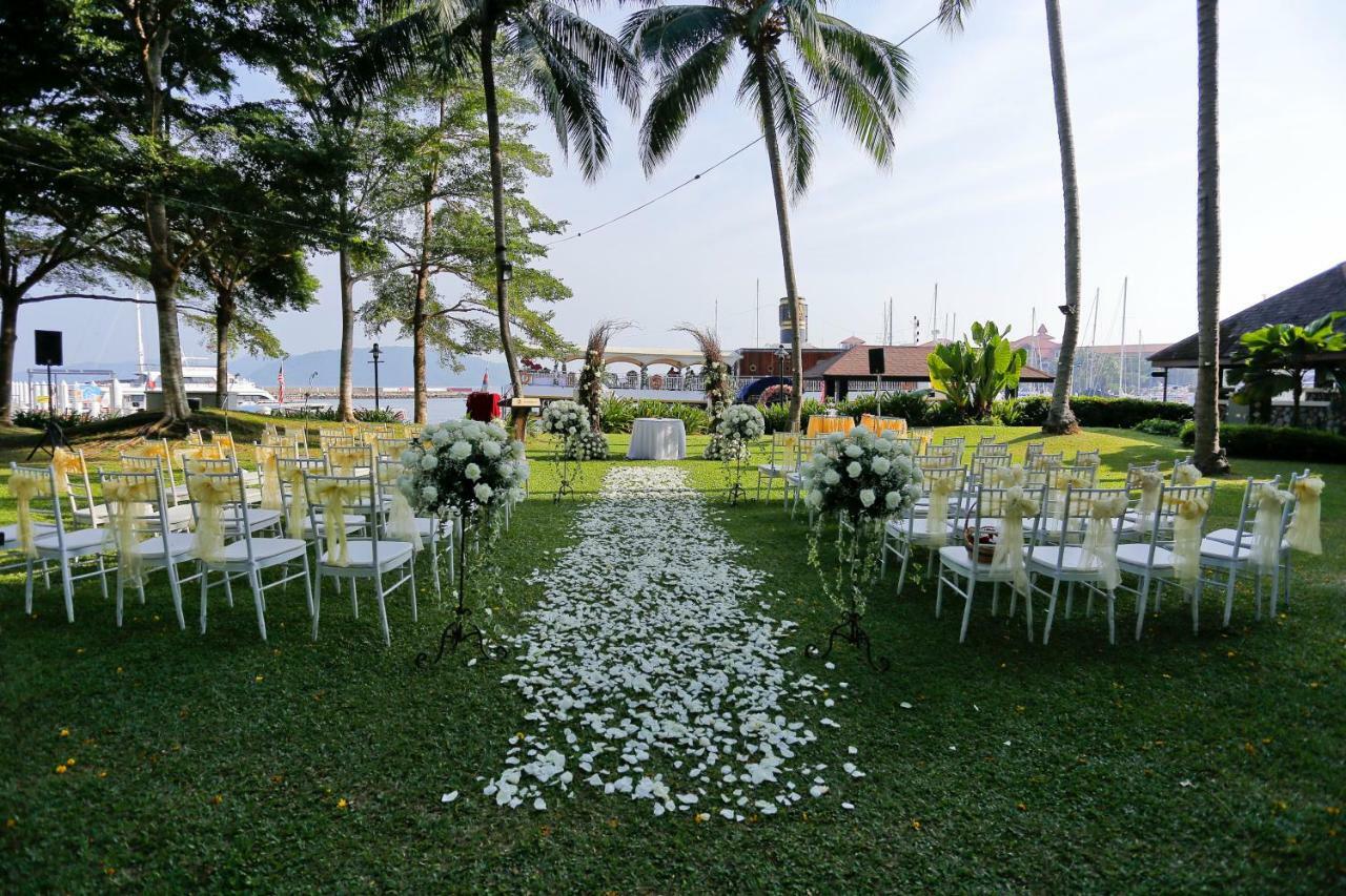 The Pacific Sutera Hotel Kota Kinabalu Exterior photo The lawn at the E&O 87 Club